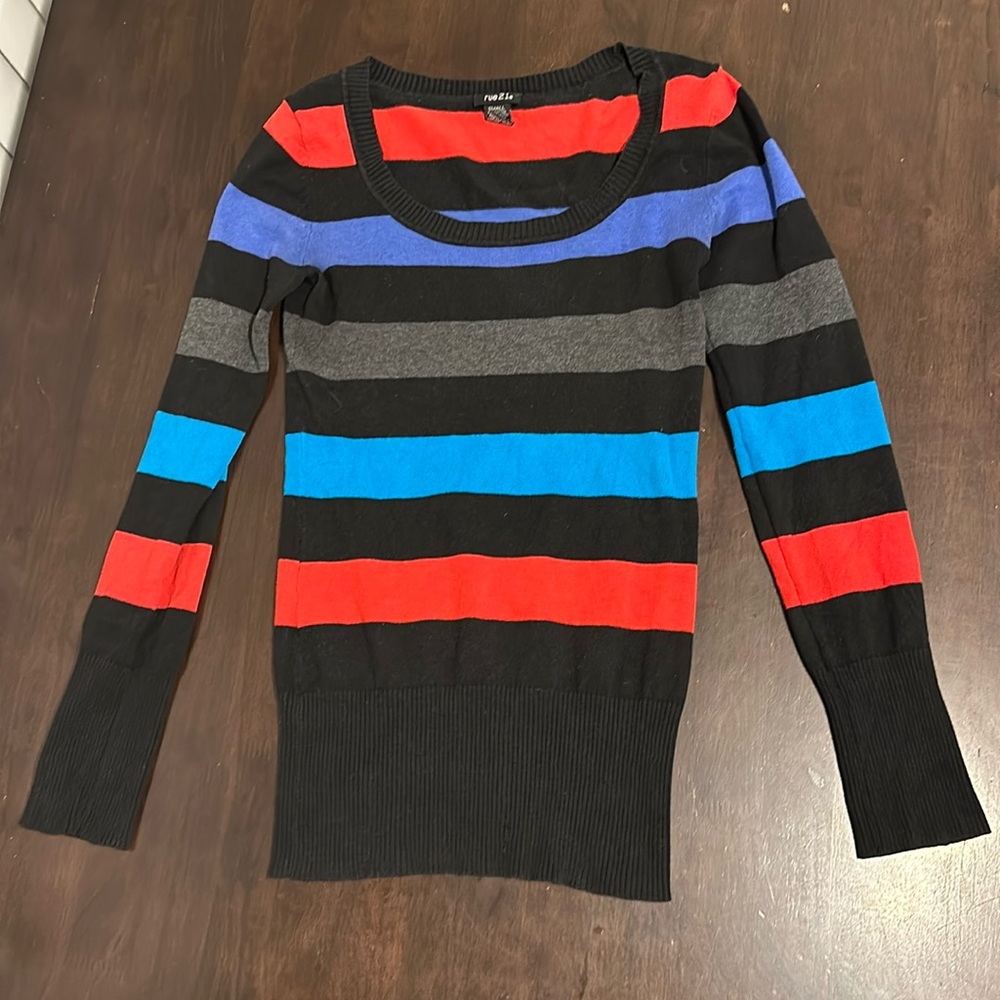 Rue 21 sweater size small
